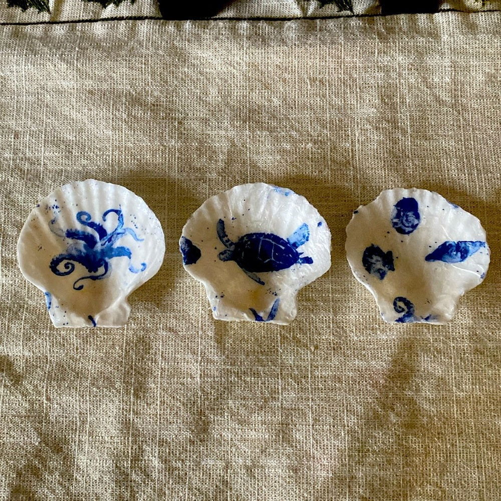 Trinket shell ring dish. Octopus turtle Handmade in The Hamptons. White & Blue